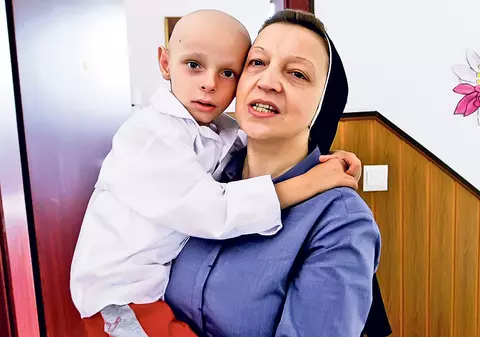 EROII ANONIMI AI ROMÂNIEI: Se luptă pentru recunoaşterea şcolilor de spital