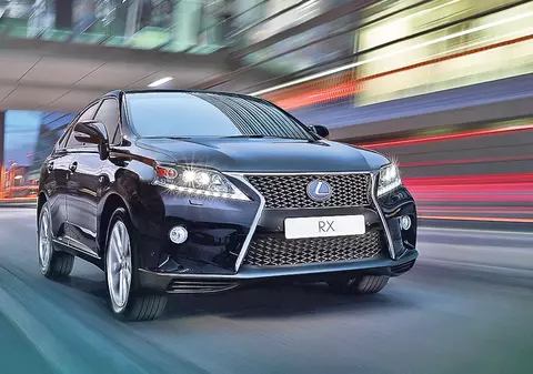 87 de automobile de lux, înmatriculate în 10 luni