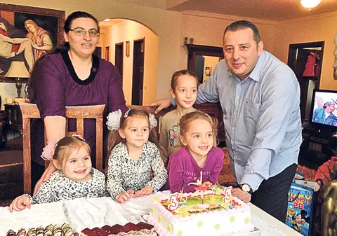 Gemenele măicuţei împlinesc 3 ani