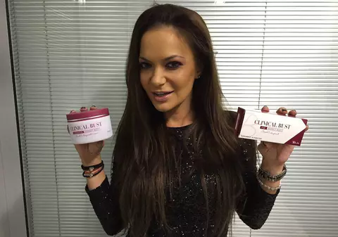 (P) Andreea Antonescu si-a marit bustul cu un tratamentul 100% natural, Clinical Bust!