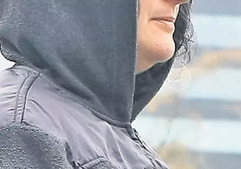 Atenție la țeapa de la ușă! O firmă din București le cere clienților banii în avans și nu le mai livrează marfa