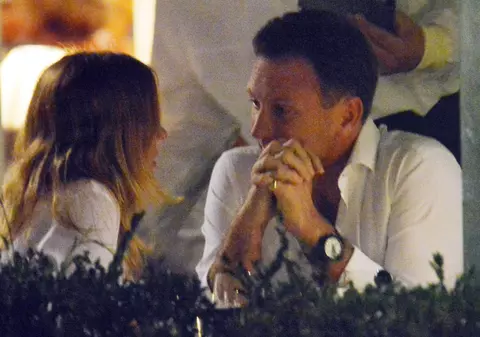 O cântăreaţă celebră se mărită cu directorul unei echipe de Formula 1