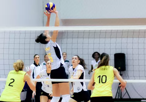 CSM București nu a pierdut niciun set în 5 etape! Clujencele, învinse din cauză că nu au avut legitimațiile