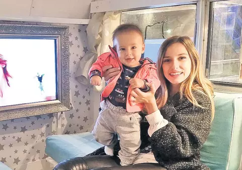 Dana Rogoz a alăptat la teatru!