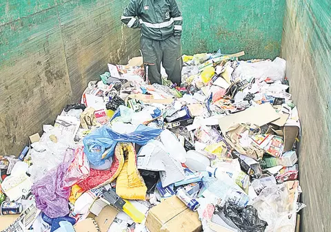 Criza se simte la pubelă | Spune-mi cât gunoi produci, ca să știu cam cum o duci