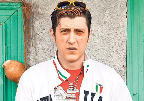 EXCLUSIV LIBERTATEA | E cocoş până… cântă găina! Durul Giani din «Las Fierbinţi» are probleme dacă «ciripeşte» în casă