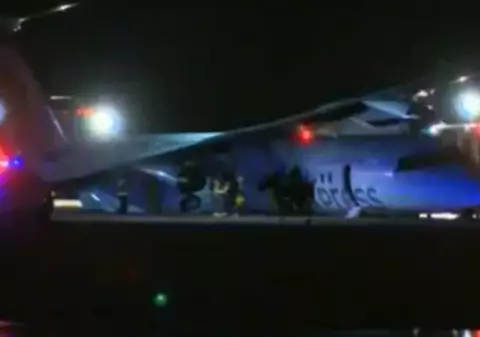 ŞOCANT! O femeie, la un pas de DECAPITARE, după ce elicea unui avion s-a rupt şi a străpuns fuselajul | FOTO/VIDEO