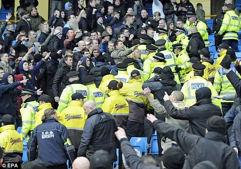VIDEO / Bătăi ŞOCANTE după derby! Cinci ARESTAŢI. Imagini HALUCINANTE