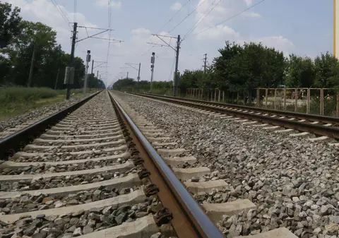 ROMÂNCĂ salvată în ULTIMA CLIPĂ! Un POLONEZ a ÎMPINS-O ÎN FAȚA TRENULUI, în ITALIA!