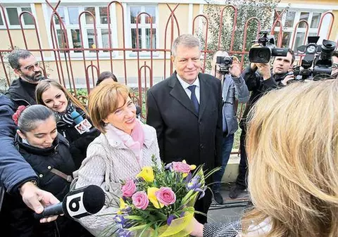 IMAGINE de PUS în RAMĂ! Cum arăta SOȚIA lui KLAUS IOHANNIS în COPILĂRIE! | FOTO