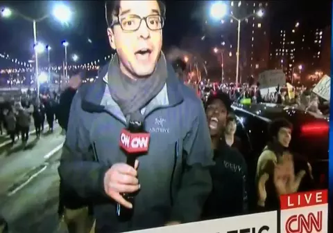 CNN a transmis în direct un protest la care se striga ”F**k CNN” | VIDEO 