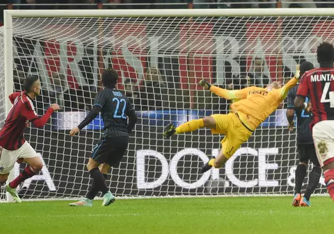 VIDEO & GALERIE FOTO  /  AC Milan și Inter au făcut spectacol în "Derby della Madonnina"