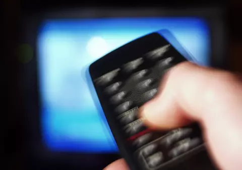 MINT POPORUL CU TELEVIZORUL! Filmulețul care îți arată de ce SĂ NU MAI CREZI CE VEZI LA TV! VIDEO