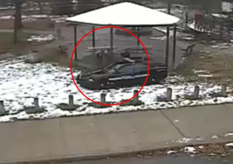 Momentul şocant în care un copil de 12 ani, ”înarmat” un pistol de jucărie, a fost împuşcat mortal de un poliţist | VIDEO