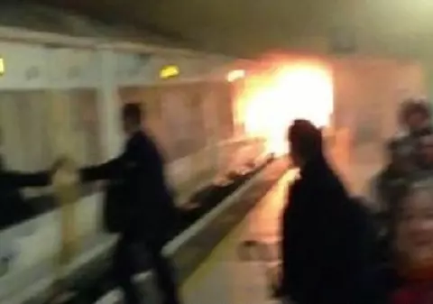 Haos în Londra! INCENDIU de PROPORȚII în cea mai POPULATĂ STAȚIE de METROU. PASAGERII au INTRAT în PANICĂ: ”E o BOMBĂ!”  | VIDEO