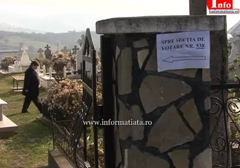 SĂ MORI, NU ALTA! Într-un sat din Suceava s-a votat... în cimitir! FOTO&VIDEO