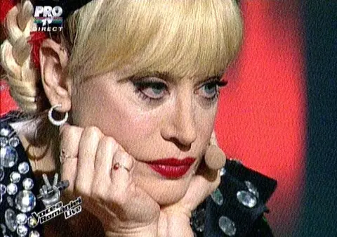 VIDEO. EXCLUSIV/ Loredana Groza nu s-a putut stăpâni în fața a sute de oameni. În lacrimi pe scenă!