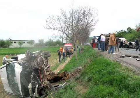 Microbuz răsturnat la Bacău! 11 persoane au ajuns la spital