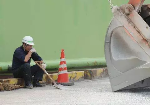 TRAGEDIE în Capitală! Un muncitor a MURIT după ce a fost LOVIT de un SCRIPETE, în sectorul 1