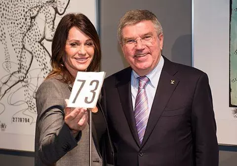 Nadia Comăneci l-a urcat pe bârnă pe cel mai puternic om din sport!