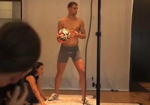 Manuel Neuer îl acuză pe Ronaldo: ”Eu nu pozez în chiloţi”. ^Portarul german a uitat că a fost și el în lenjerie intimă în fața camerelor