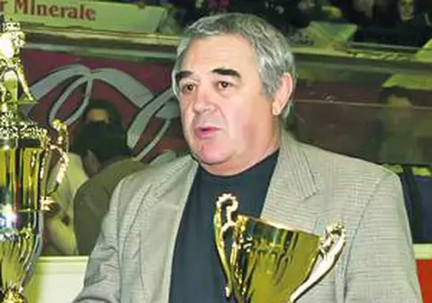 Cel mai mare hocheist român în viață, tentat de șefia FR Hochei!