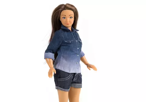 ULTIMA FIȚĂ în MATERIE de JUCĂRII. PĂPUȘA cu COȘURI și CELULITĂ face SENZAȚIE| FOTO