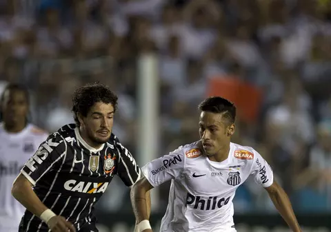 FOTO & VIDEO / Despărţit de fiica lui Berlusconi, Pato se iubeşte cu un super-model