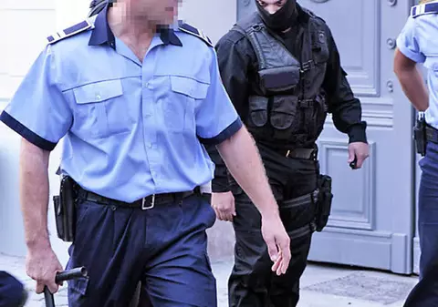 Dosar penal pentru poliţiştii bucureşteni acuzaţi ca au bătut un ziarist în Centrul Vechi