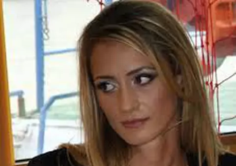 Potec vrea să-şi înnebunească invitaţii: şi-a făcut rochie pe comandă