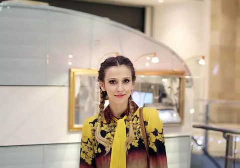 DEZLĂNȚUITĂ TOTAL! IMAGINI NEMAIVĂZUTE cu DANA ROGOZ de pe vremea când era PUȘTOAICĂ! | FOTO