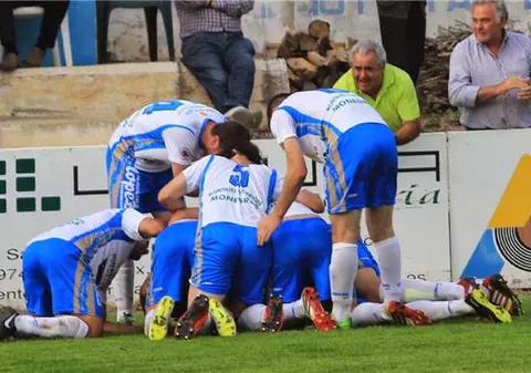 VIDEO FABULOS / Cel mai frumos gol marcat în ISTORIE de un portar. ^Un român a văzut pe viu minunea