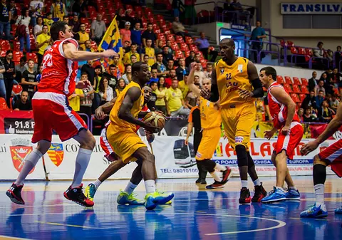 Fost jucător al Clujului, Seals, cel mai longeviv american din România, a adus victoria Sibiului pe Someș!