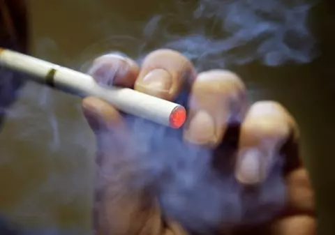 AVERTISMENT! ȚIGĂRILE ELECTRONICE, de 10 ori mai PERICULOASE decât cele clasice