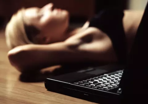 Adela vă sfătuiește în sex și iubire. „Lucrez la videochat, dar fata mea nu știe ce fac. Ce o să zică atunci când o să afle?”