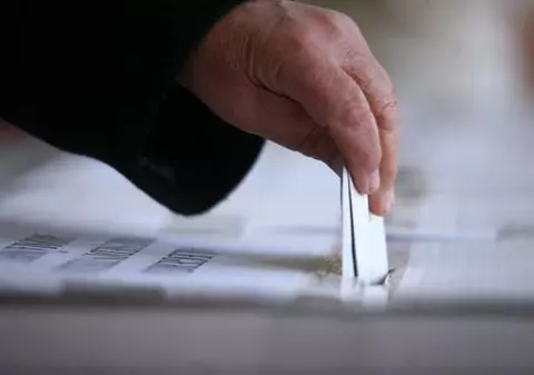 ALEGERI PREZIDENȚIALE 2014.  VETERAN de RĂZBOI, de 100 de ANI, printre PRIMII la VOT în VÂLCEA!