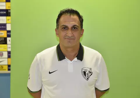 Yuksel Yesilova vrea să transfere în Turcia pe doi dintre titularii ”lupilor”!