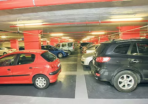 CE NE ENERVEAZĂ | Clădirile cu parcări de vis, dar inexistente