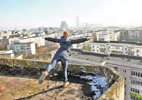 Opriţi mania ruinelor! Clădirile părăsite sunt pline de adolescenţi care îşi riscă viaţa pentru a-şi face poze artistice