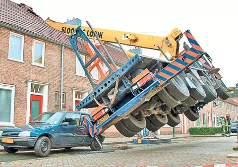 Uşor cu macaraua peste casă!