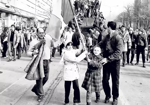 Cotidianul născut acum 25 de ani din strigătul străzii. Libertatea, primul ziar liber al României