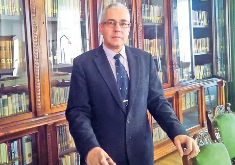Cine are carte rară are parte de-o comoară | FOTO