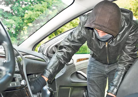 Cum să-ți ferești mașina de hoți