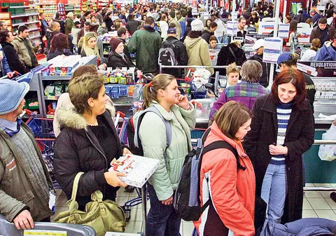 Cumpărături... de criză! Cum s-au adaptat românii la noua epocă a cumpătării