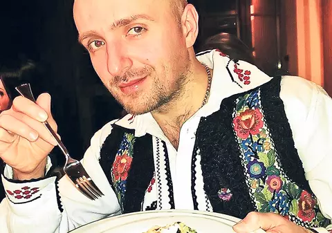 Costi Ioniţă şi-a învestit garderoba cu… puteri protectoare: «Iile mele sunt scut energetic!»