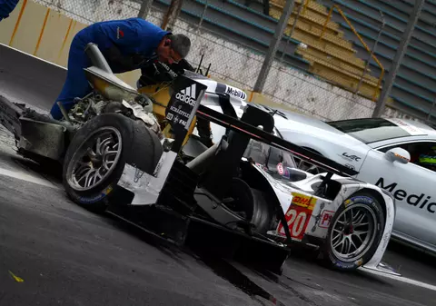 F1: Mark Webber, de la Porsche, a scăpat nevătămat dintr-un accident TERIBIL: noroc ”porschesc”!