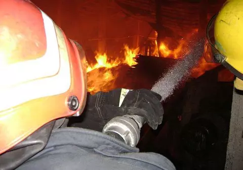 INCENDIU într-un CENTRU COMERCIAL din SUCEAVA!