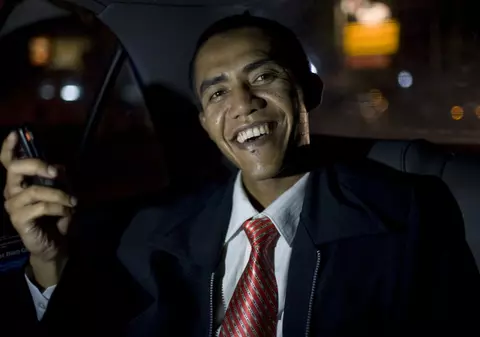 Jobul lui: e sosia preşedintelui american