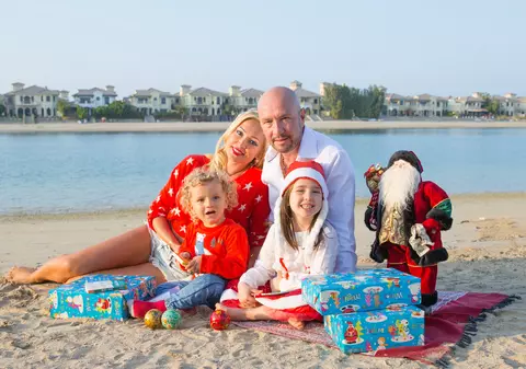 Ce familie frumoasă are Raluca Zenga! Uite ce poze au făcut de Craciun pe plaja din Dubai | FOTO