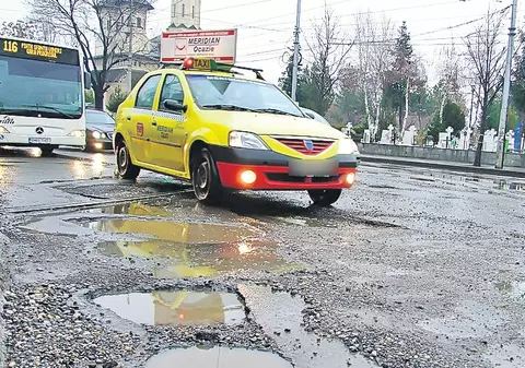 Români, avem o speranţă: În 2050, gropile se vor repara singure!